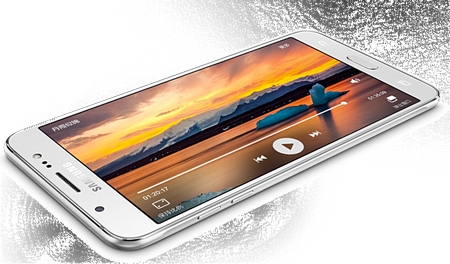 Смартфон Samsung Galaxy J7 (2016) Смартфон Samsung Galaxy J7 (2016)