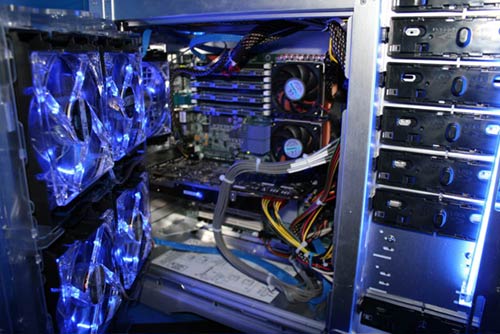 Intel демонстрирует восьмиядерную систему