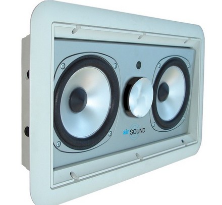 Одна из стереосистем AirSound с тремя динамиками