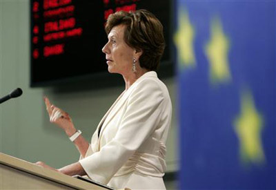 Торжествующая Неели Кроес - комиссар по антимонопольным делам