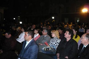 yellow_02.jpg yellow_02.jpg